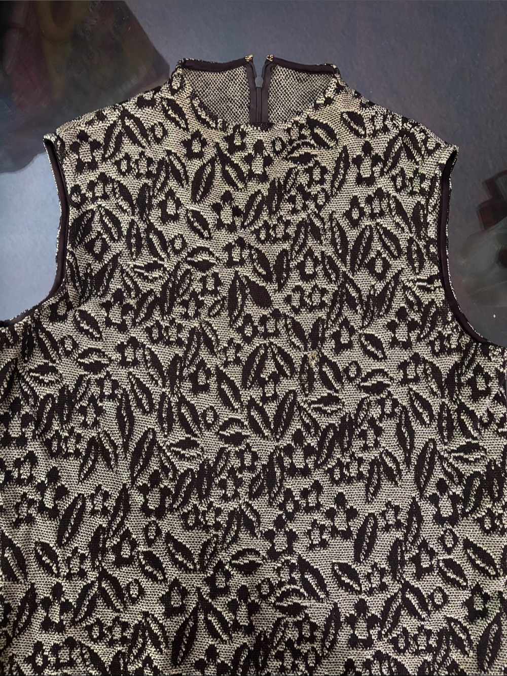 St. John Sleeveless Mock Neck Floral Jacquard Top - Black & Cream